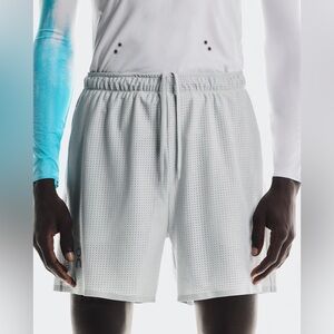 ON Men's Pace Mesh Shorts in Glacier - Medium